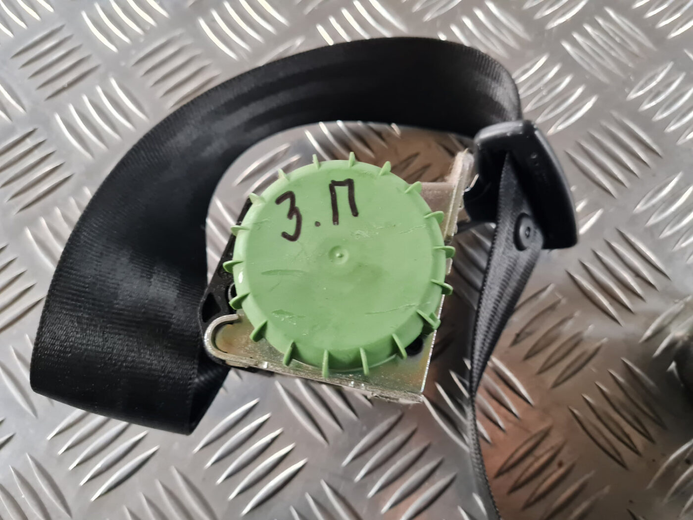 Aizmugurējā labā drošības josta priekš ŠKODA OCTAVIA 2007 3 Aizmugurējā labā drošības josta priekš ŠKODA OCTAVIA 2007