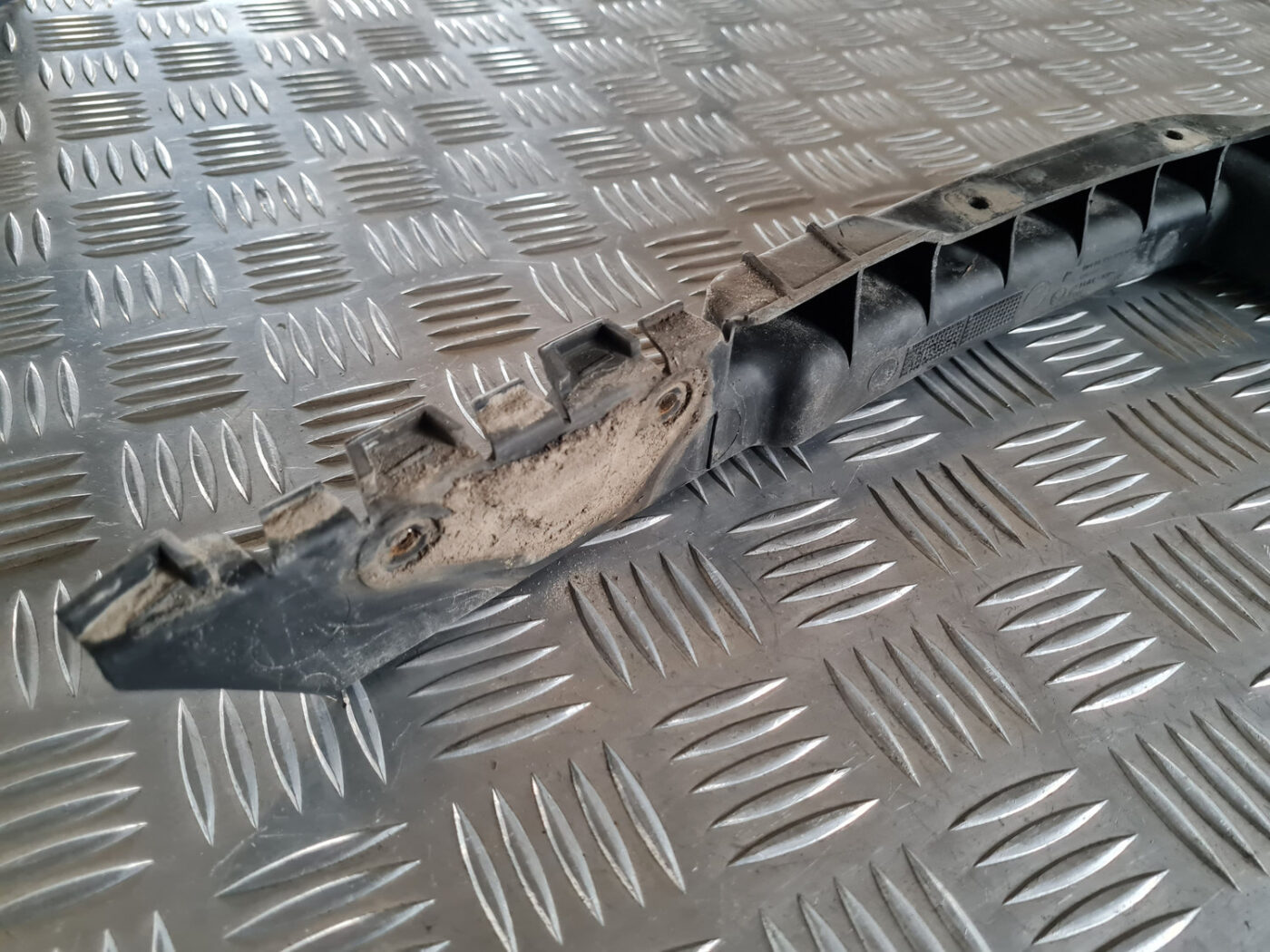 Priekšēja bufera kronšteins priekš ŠKODA OCTAVIA 2007 2 Priekšēja bufera kronšteins priekš ŠKODA OCTAVIA 2007