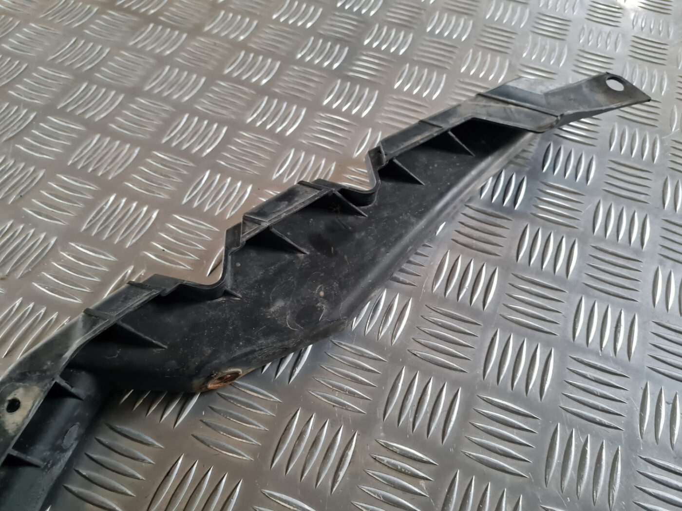 Priekšēja bufera kronšteins priekš ŠKODA OCTAVIA 2007 7 Priekšēja bufera kronšteins priekš ŠKODA OCTAVIA 2007