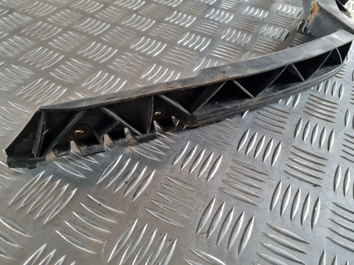 Priekšēja bufera kronšteins priekš ŠKODA OCTAVIA 2007 5 Priekšēja bufera kronšteins priekš ŠKODA OCTAVIA 2007