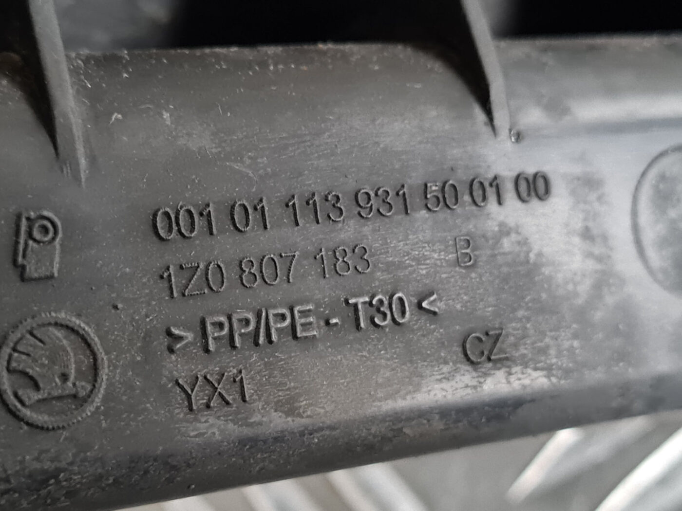 Priekšēja bufera kronšteins priekš ŠKODA OCTAVIA 2007 3 Priekšēja bufera kronšteins priekš ŠKODA OCTAVIA 2007