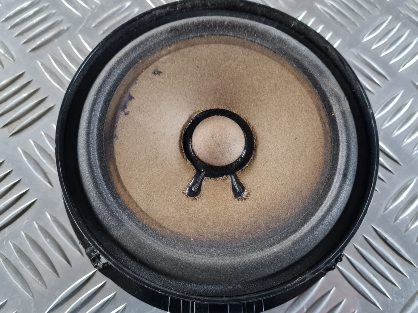 Durvju skaļrunis, apakšā priekš ŠKODA OCTAVIA 2007 2 Durvju skaļrunis, apakšā priekš ŠKODA OCTAVIA 2007