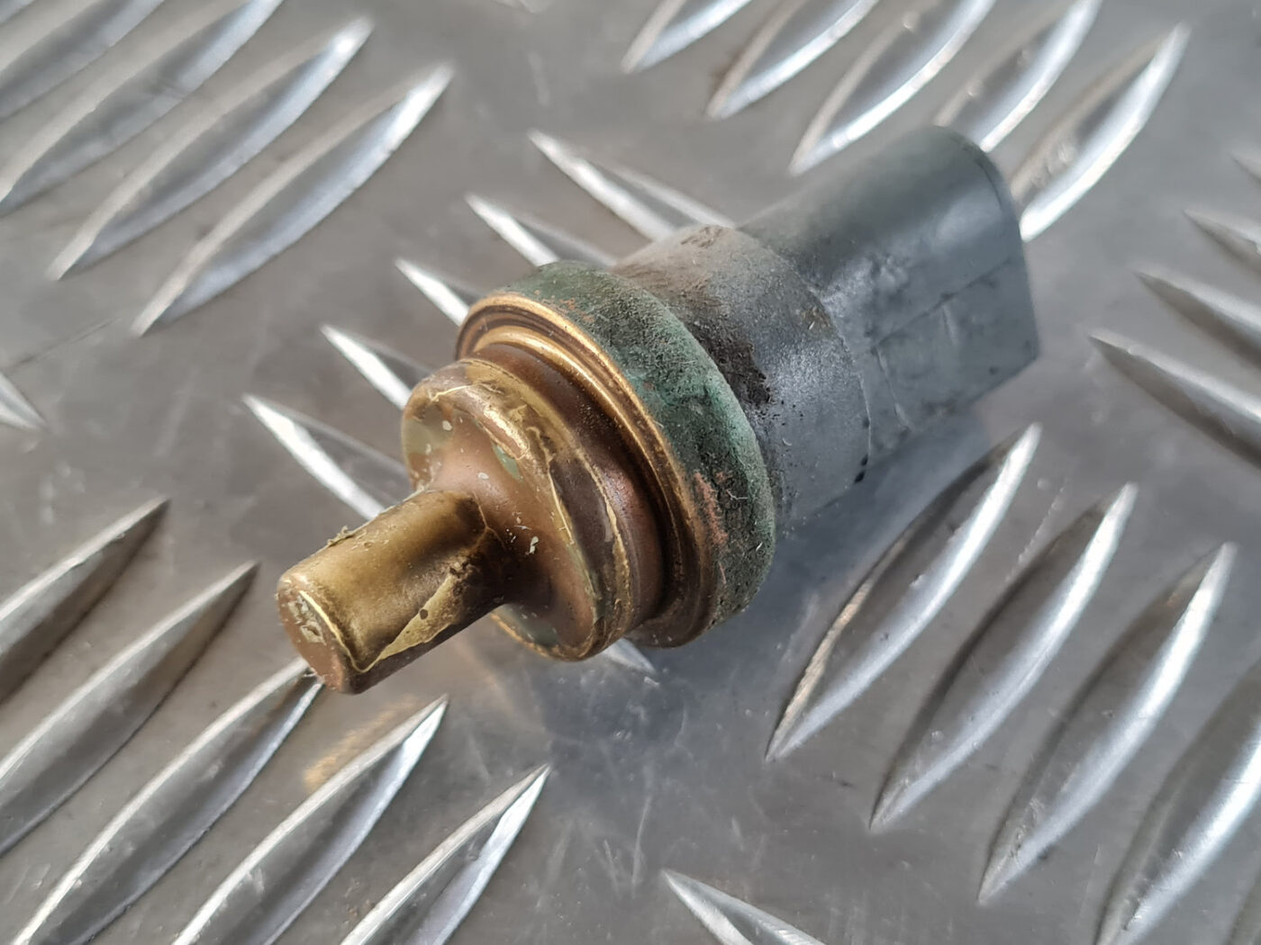 Dzesēšanas šķidruma temperatūras sensors priekš ŠKODA OCTAVIA 2007