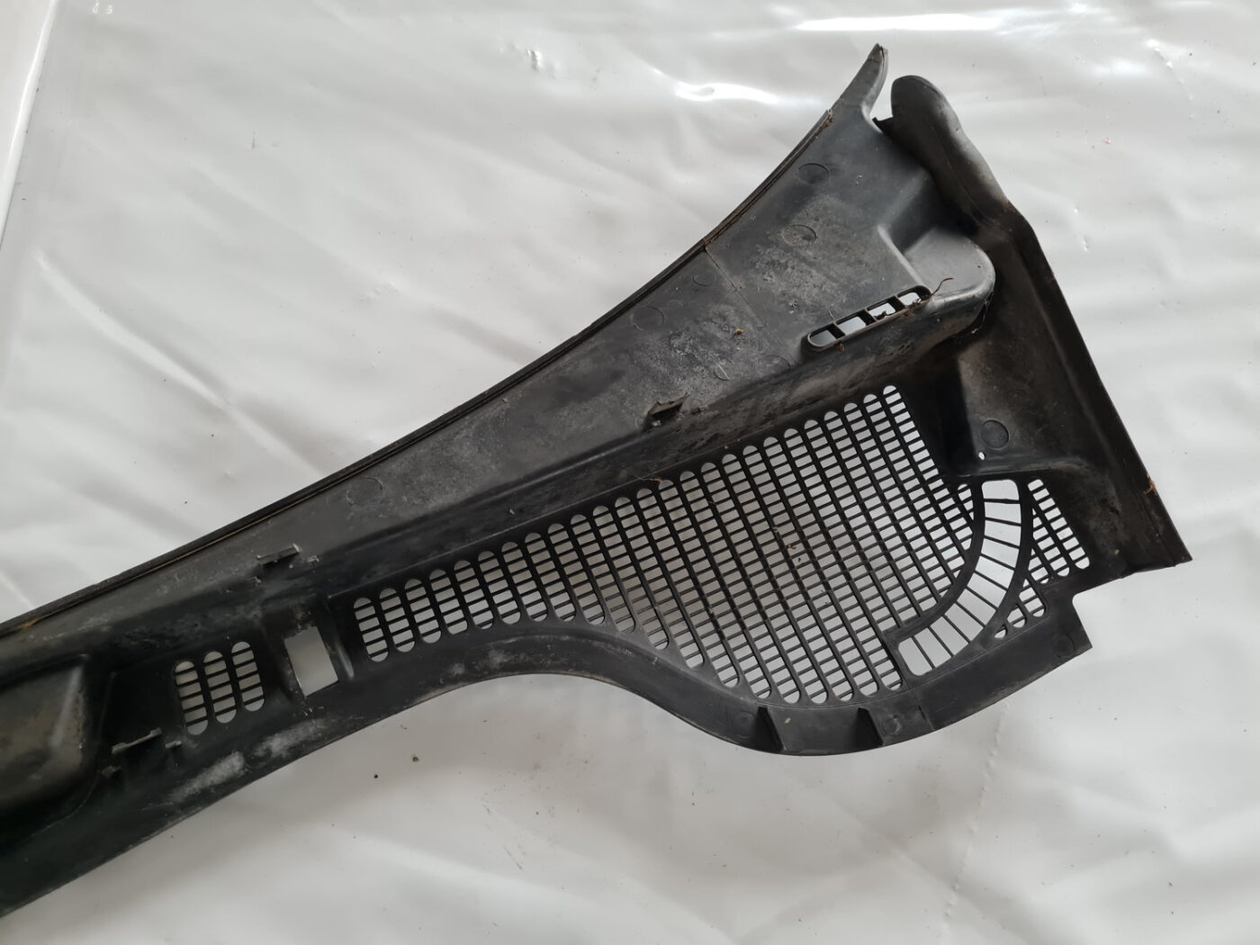 Vējstikla uzlikas (deflektora) režģis priekš ŠKODA OCTAVIA 2007 5 Vējstikla uzlikas (deflektora) režģis priekš ŠKODA OCTAVIA 2007