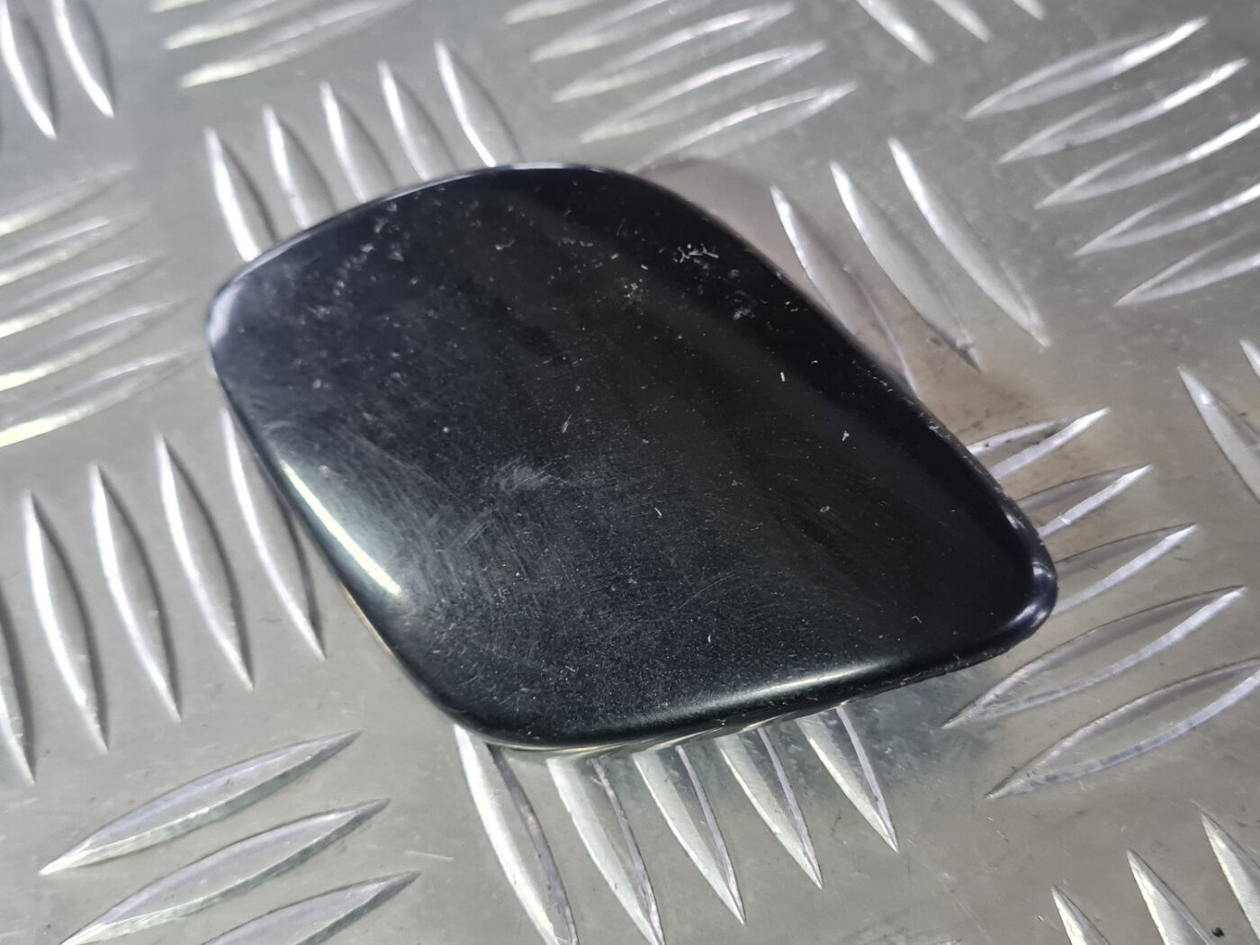 Lukturu mazgātāja sprauslas vāks priekš VOLVO XC 60 2009 2 Lukturu mazgātāja sprauslas vāks priekš VOLVO XC 60 2009