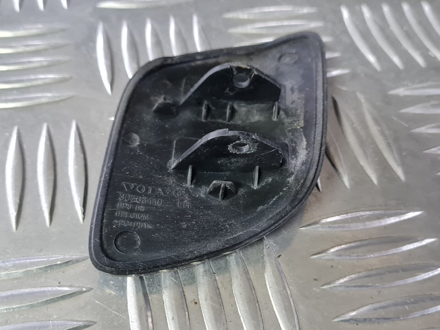 Lukturu mazgātāja sprauslas vāks priekš VOLVO XC 60 2009 4 Lukturu mazgātāja sprauslas vāks priekš VOLVO XC 60 2009