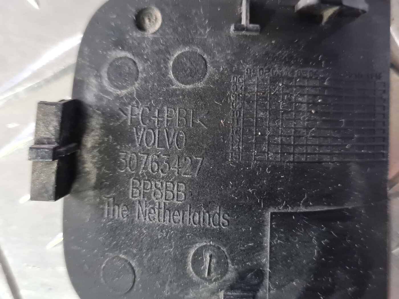 Aizmugurēja bufera vilkšanas āķa vāks priekš VOLVO XC 60 2009