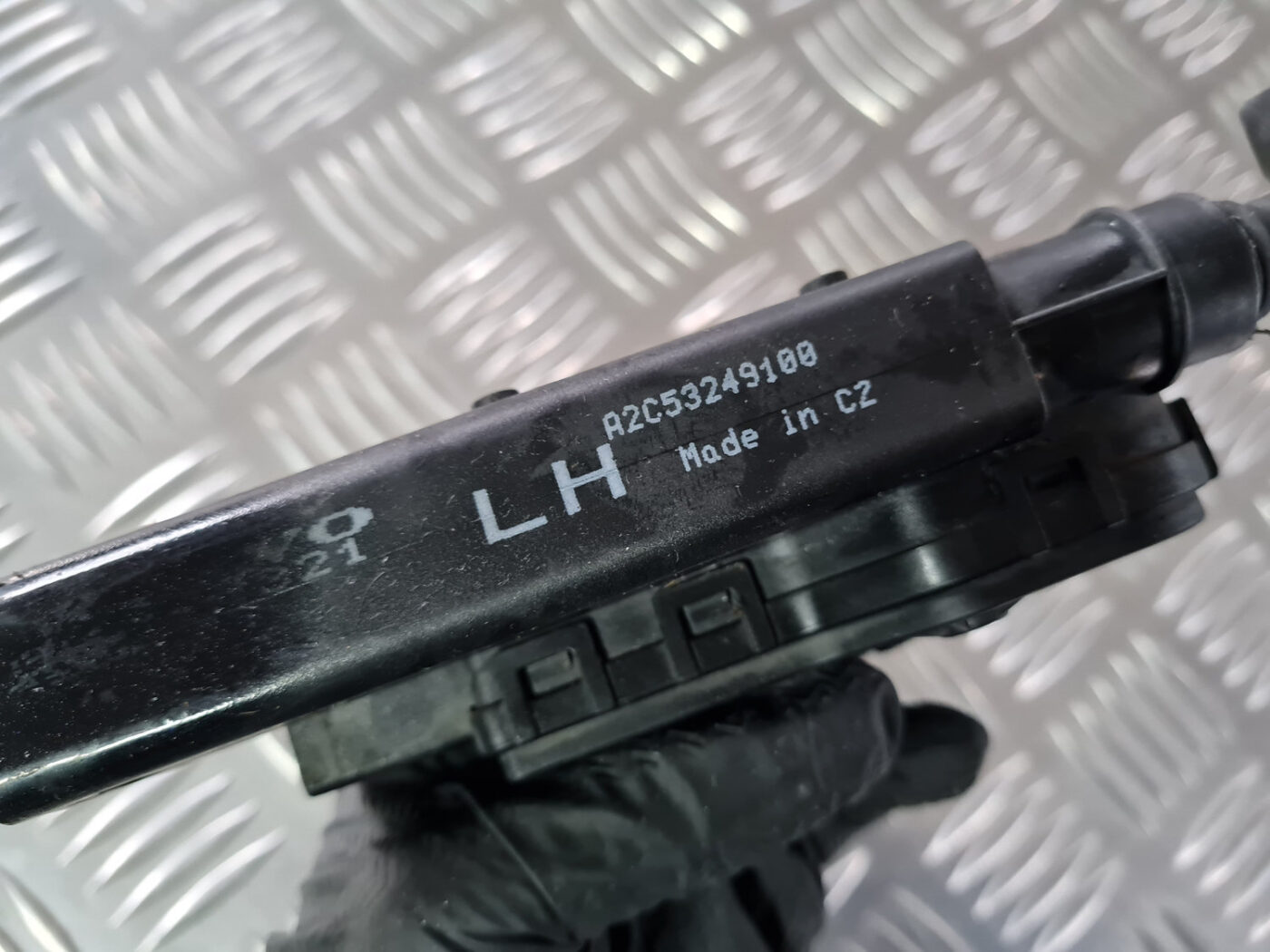 Lukturu mazgātāja sprausla priekš VOLVO XC 60 2009