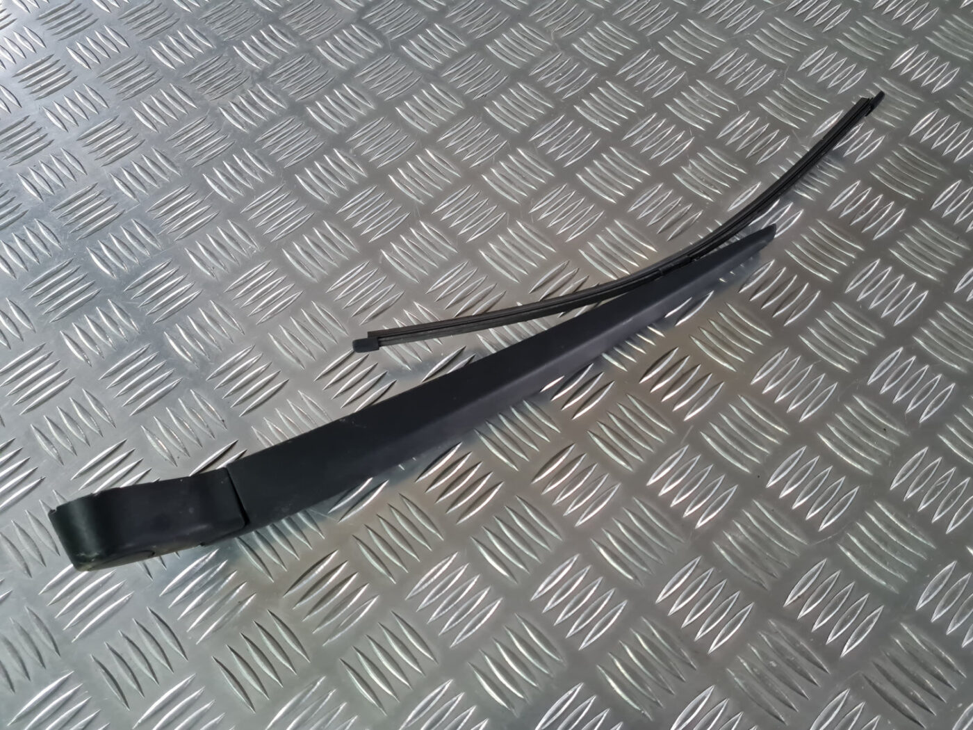 Aizmugurējā loga tīrītāja slotiņa priekš VOLVO XC 60 2009