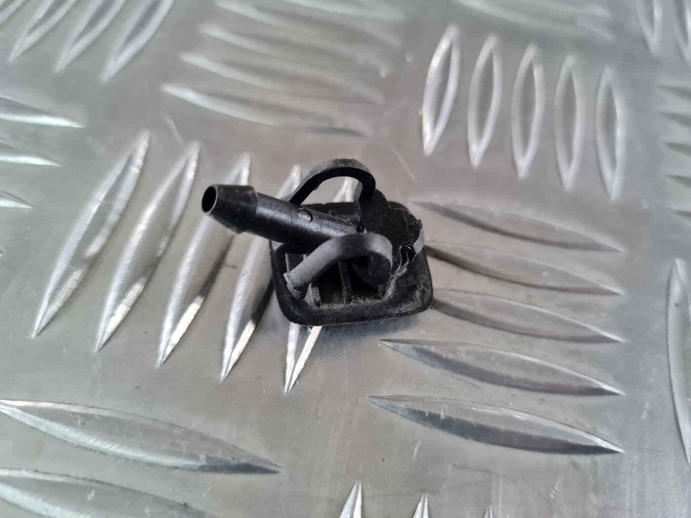 Aizmugurējā stikla mazgātāja sprausla priekš VOLVO XC 60 2009