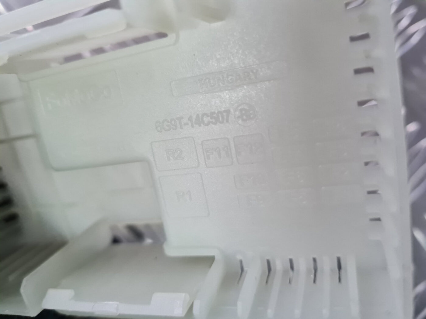 Drošinātāju kārbas korpusa vāks priekš VOLVO XC 60 2009 3 Drošinātāju kārbas korpusa vāks priekš VOLVO XC 60 2009