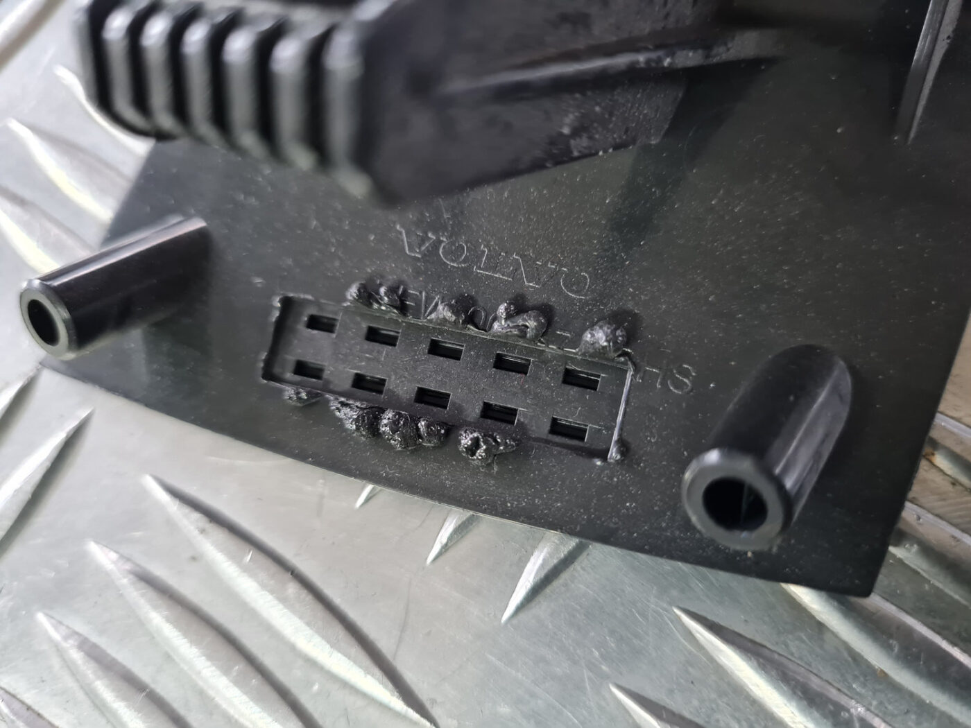 Salona plastmasa priekš VOLVO XC 60 2009 3 Salona plastmasa priekš VOLVO XC 60 2009