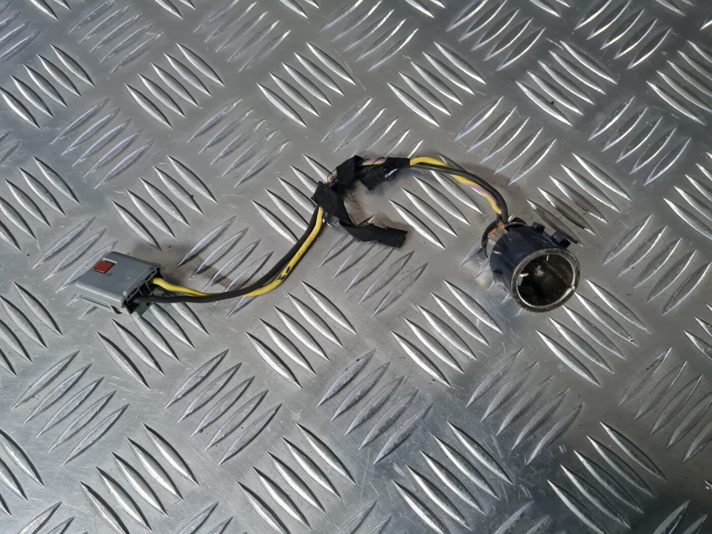 Strāvas kontaktligzda priekš VOLVO XC 60 2009