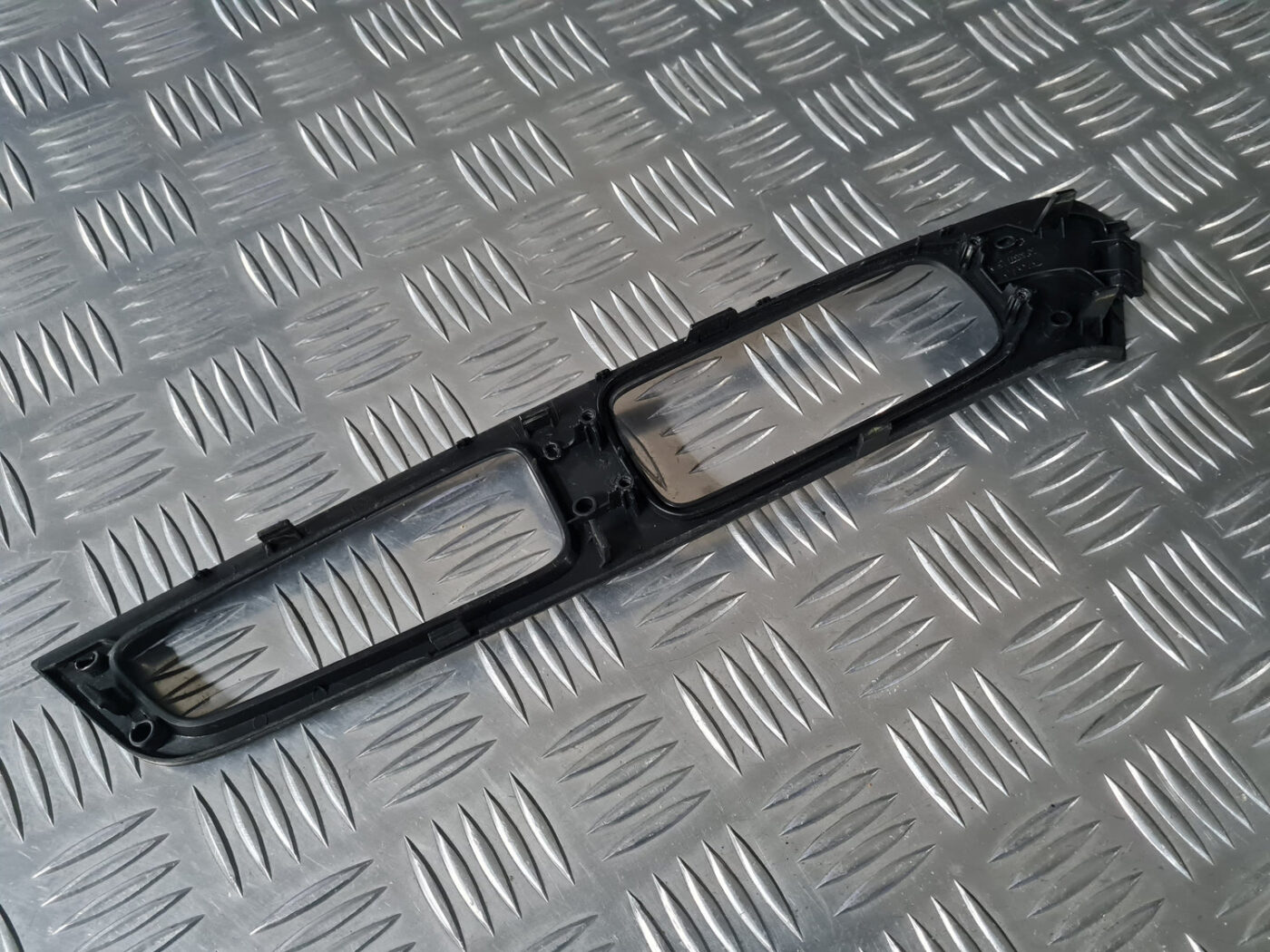 Durvju apdares uzlika priekš VOLVO XC 60 2009 6 Durvju apdares uzlika priekš VOLVO XC 60 2009