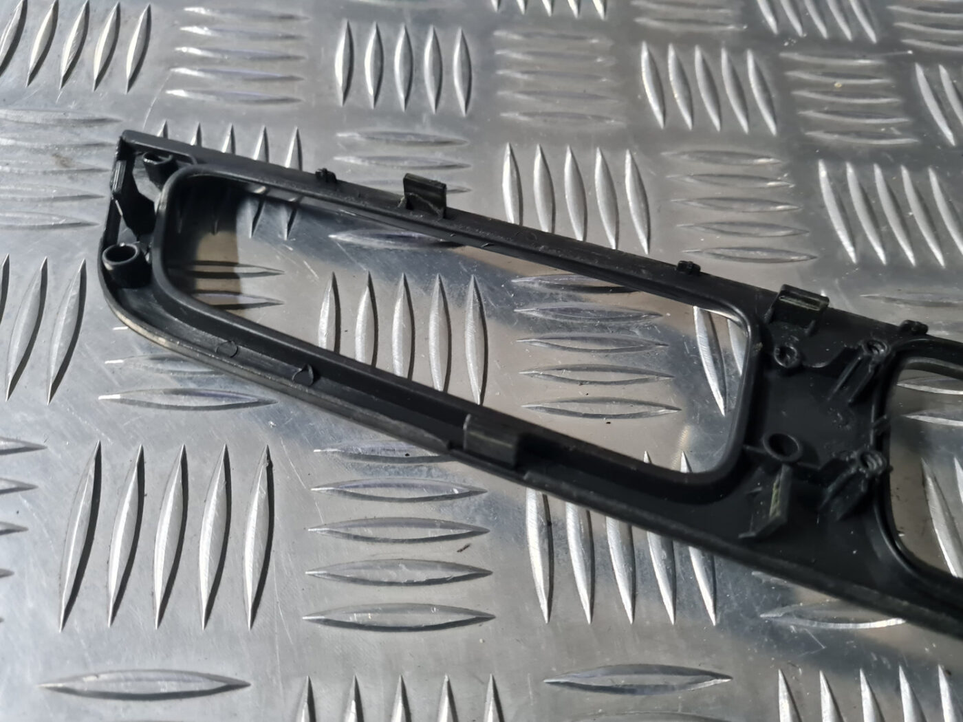 Durvju apdares uzlika priekš VOLVO XC 60 2009 5 Durvju apdares uzlika priekš VOLVO XC 60 2009