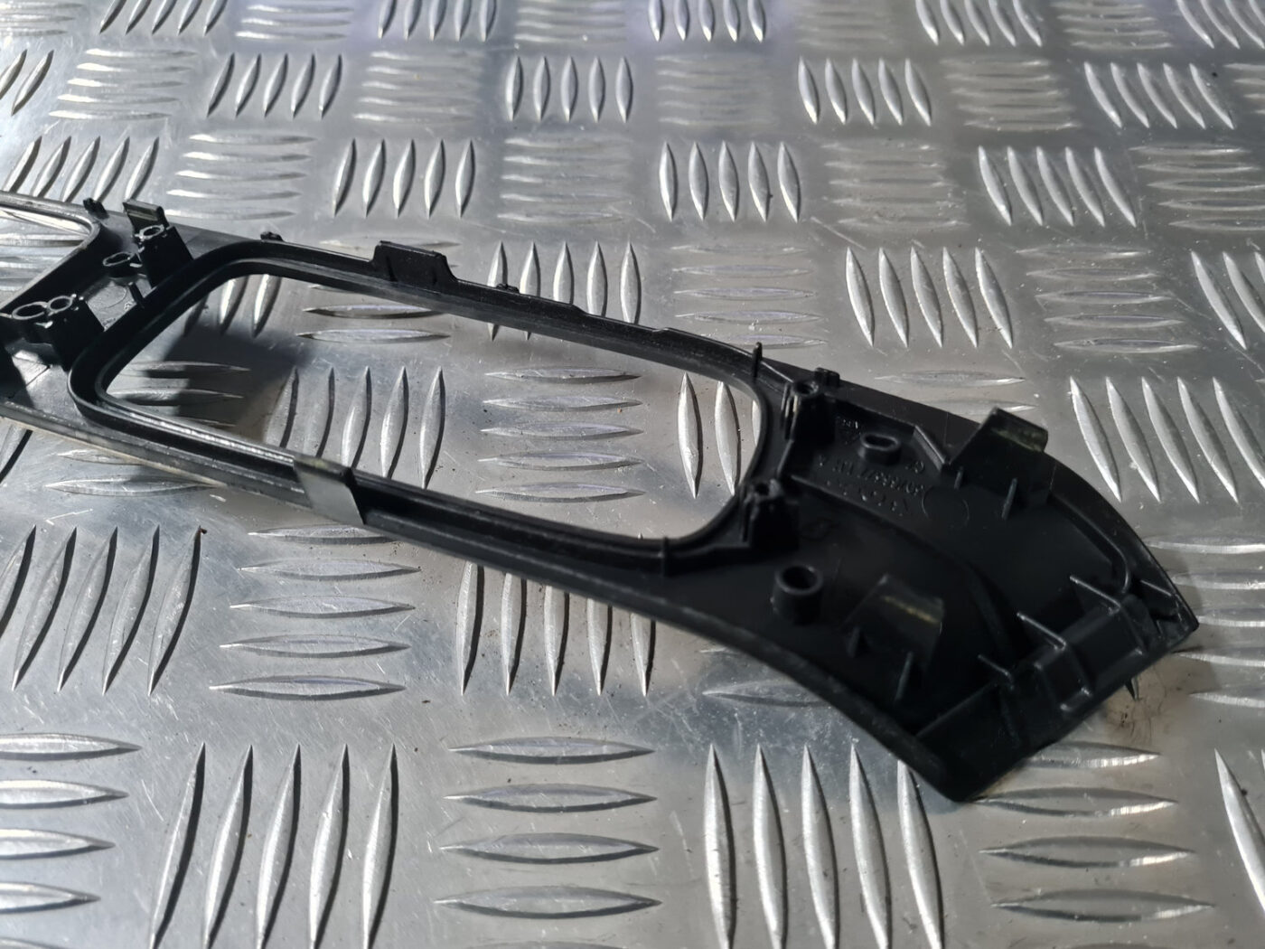 Durvju apdares uzlika priekš VOLVO XC 60 2009 4 Durvju apdares uzlika priekš VOLVO XC 60 2009