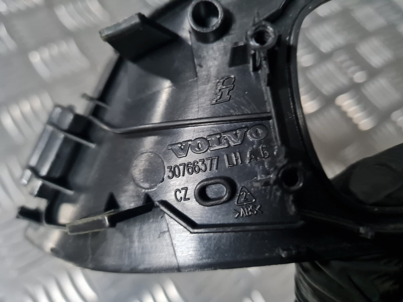 Durvju apdares uzlika priekš VOLVO XC 60 2009 3 Durvju apdares uzlika priekš VOLVO XC 60 2009