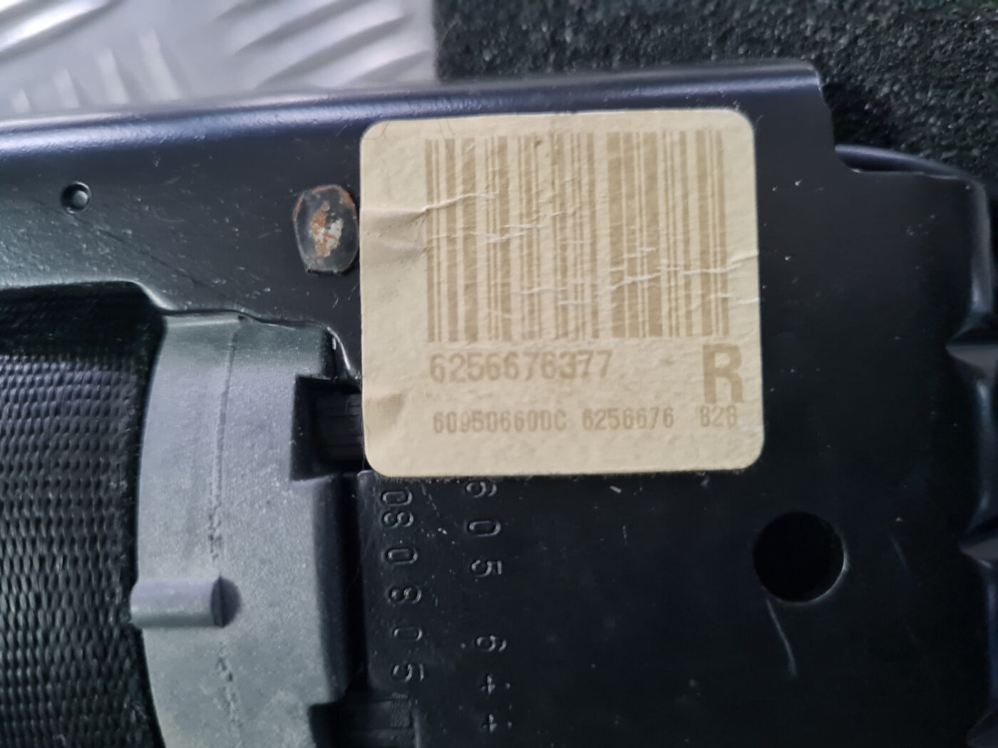 Priekšējā labā drošības josta priekš VOLVO XC 60 2009 3 Priekšējā labā drošības josta priekš VOLVO XC 60 2009