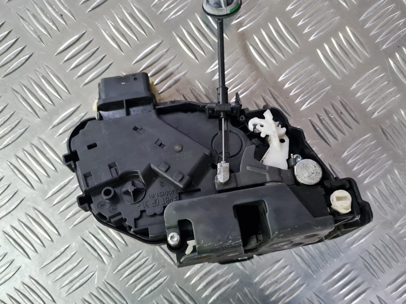 Aizmugurējo labo durvju slēdzene priekš VOLVO XC 60 2009