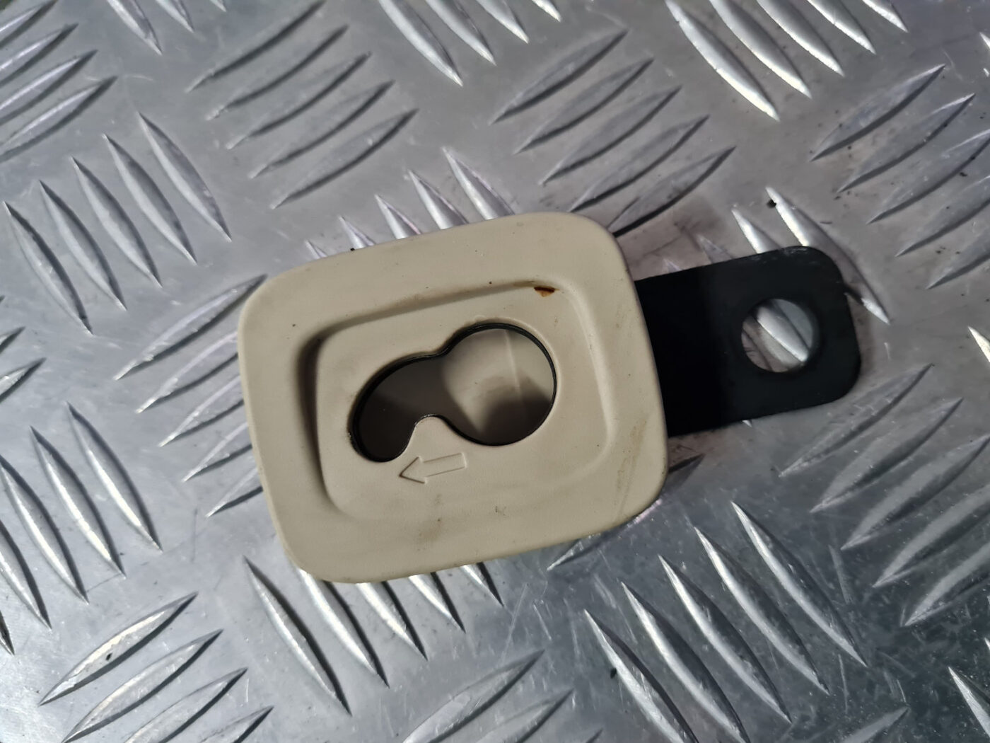 Salona āķis griestos priekš VOLVO XC 60 2009