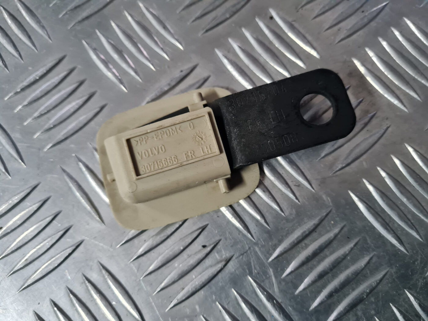 Salona āķis griestos priekš VOLVO XC 60 2009