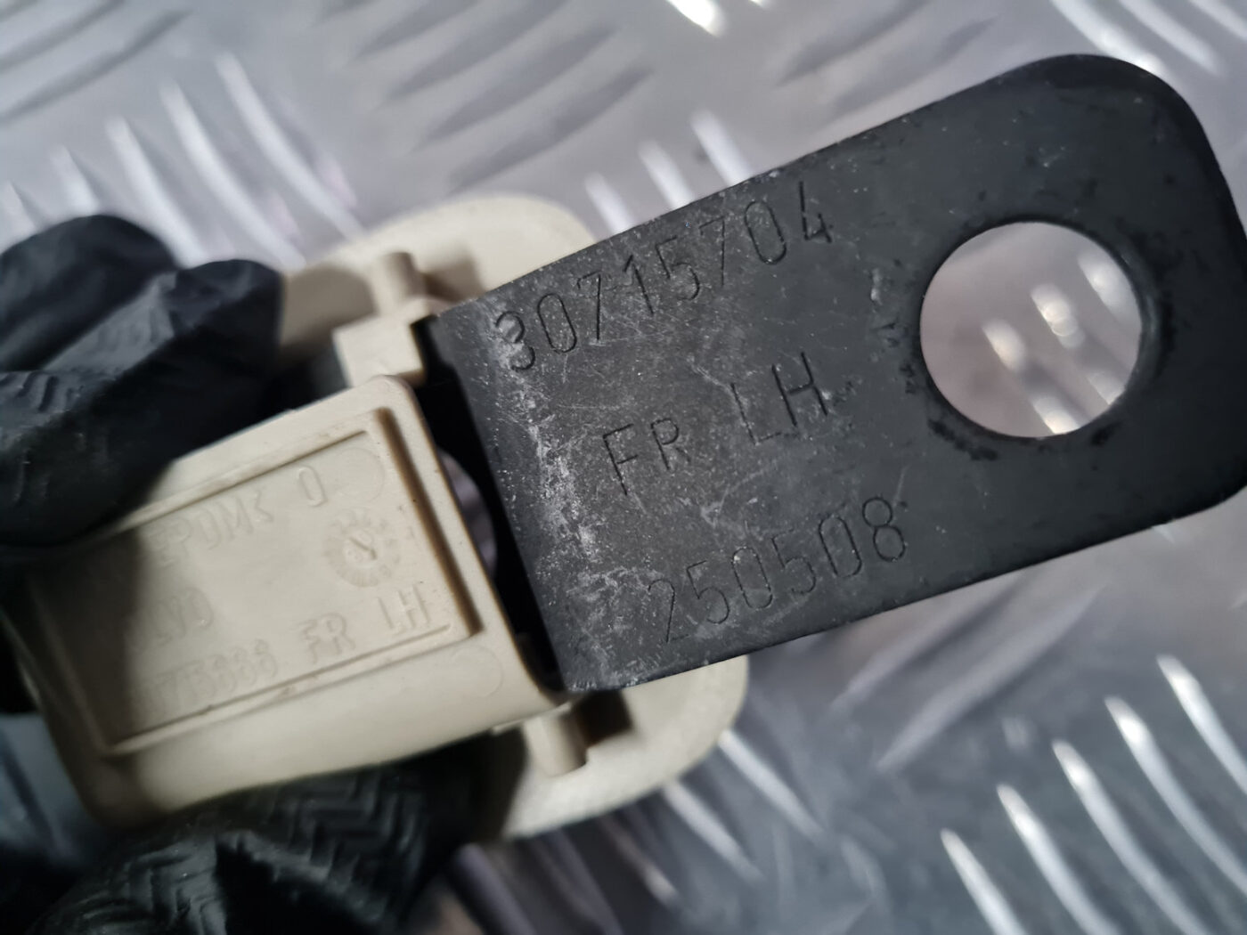 Salona āķis griestos priekš VOLVO XC 60 2009