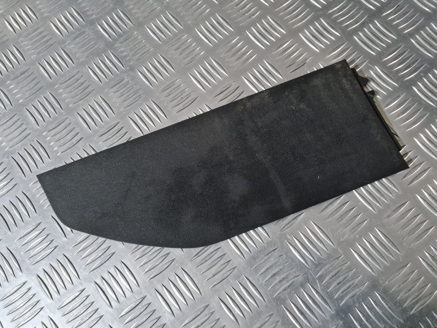 Centrālās konsoles (apdares) sānu panelis priekš VOLVO XC 60 2009 2 Centrālās konsoles (apdares) sānu panelis priekš VOLVO XC 60 2009