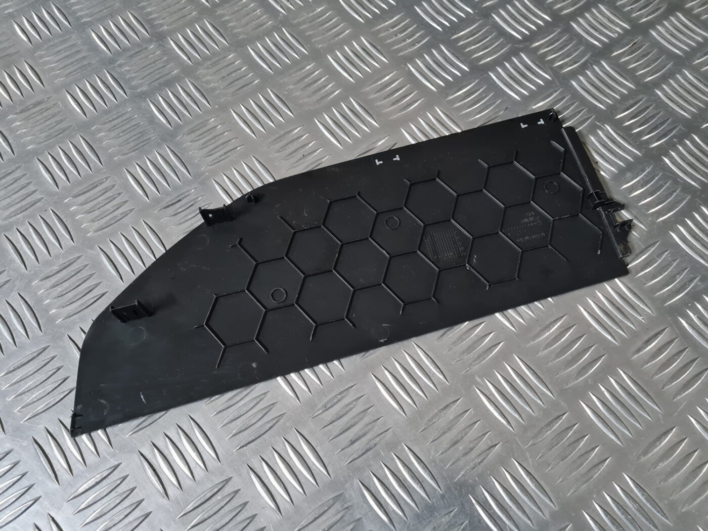 Centrālās konsoles (apdares) sānu panelis priekš VOLVO XC 60 2009 6 Centrālās konsoles (apdares) sānu panelis priekš VOLVO XC 60 2009