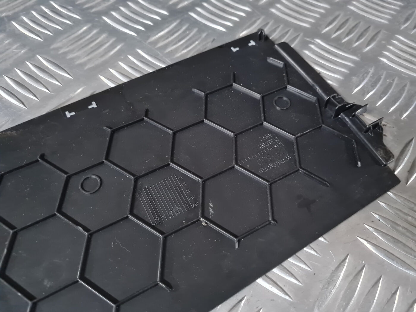 Centrālās konsoles (apdares) sānu panelis priekš VOLVO XC 60 2009 4 Centrālās konsoles (apdares) sānu panelis priekš VOLVO XC 60 2009