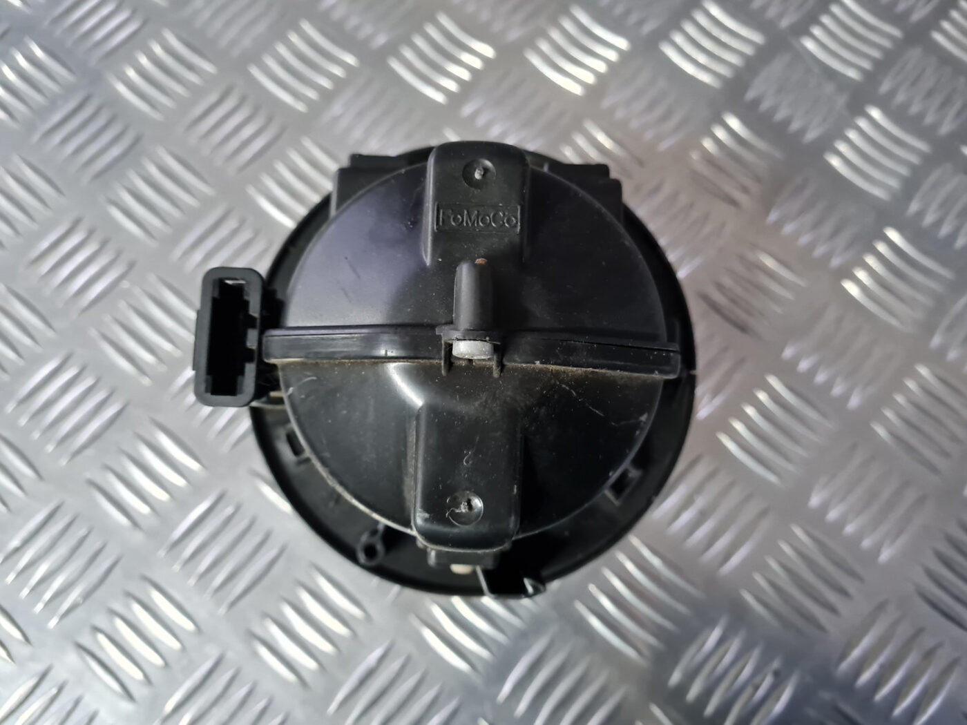 Salona ventilators priekš VOLVO XC 60 2009 2 Salona ventilators priekš VOLVO XC 60 2009