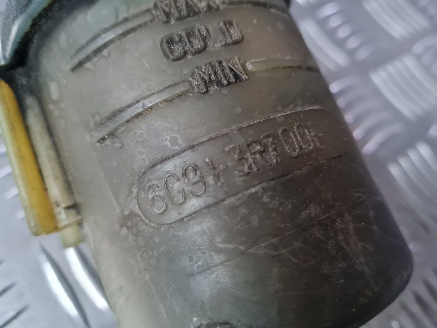 Stūres pastiprinātāja tvertne priekš VOLVO XC 60 2009 7 Stūres pastiprinātāja tvertne priekš VOLVO XC 60 2009