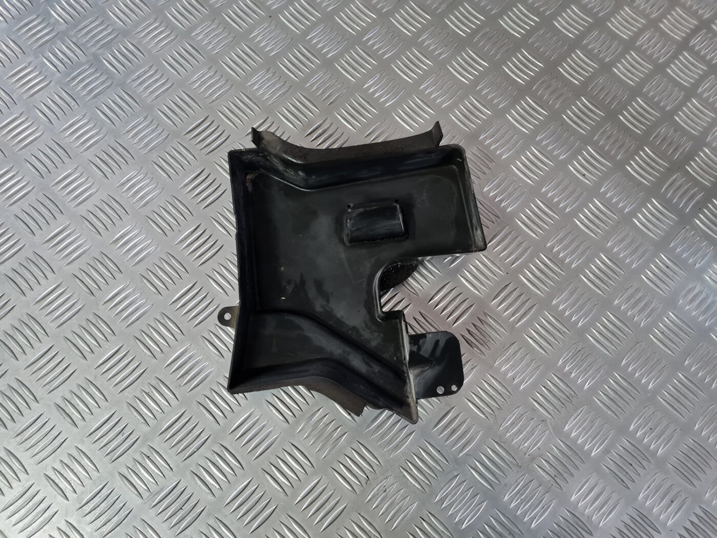 Vējstikla drenāža priekš VOLVO XC 60 2009