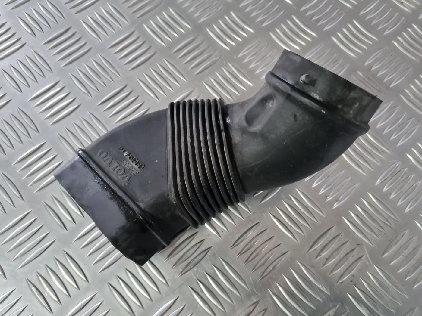 Gaisa filtra korpusa caurule priekš VOLVO XC 60 2009 4 Gaisa filtra korpusa caurule priekš VOLVO XC 60 2009