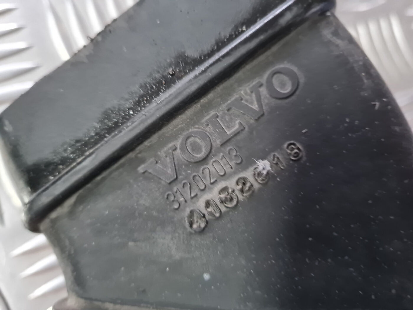 Gaisa filtra korpusa caurule priekš VOLVO XC 60 2009 3 Gaisa filtra korpusa caurule priekš VOLVO XC 60 2009