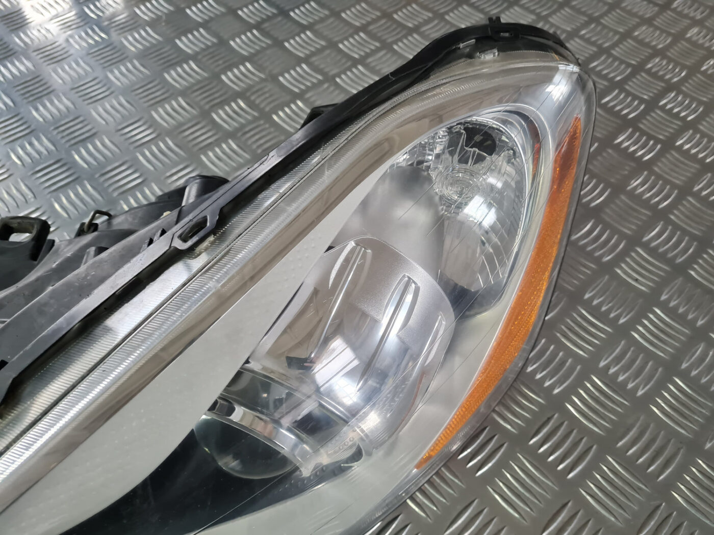 Priekšējais kreisais lukturis priekš VOLVO XC 60 2009 2 Priekšējais kreisais lukturis priekš VOLVO XC 60 2009