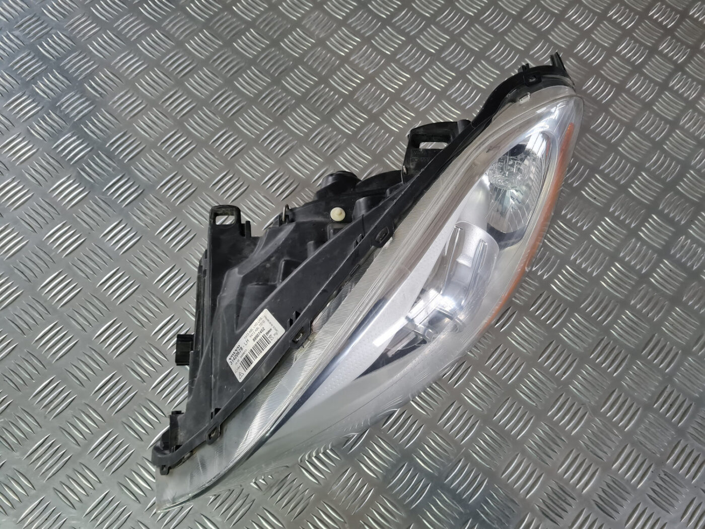 Priekšējais kreisais lukturis priekš VOLVO XC 60 2009 10 Priekšējais kreisais lukturis priekš VOLVO XC 60 2009