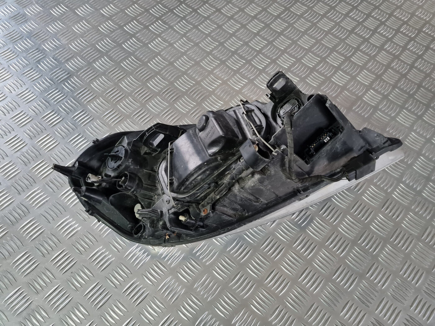 Priekšējais kreisais lukturis priekš VOLVO XC 60 2009 6 Priekšējais kreisais lukturis priekš VOLVO XC 60 2009