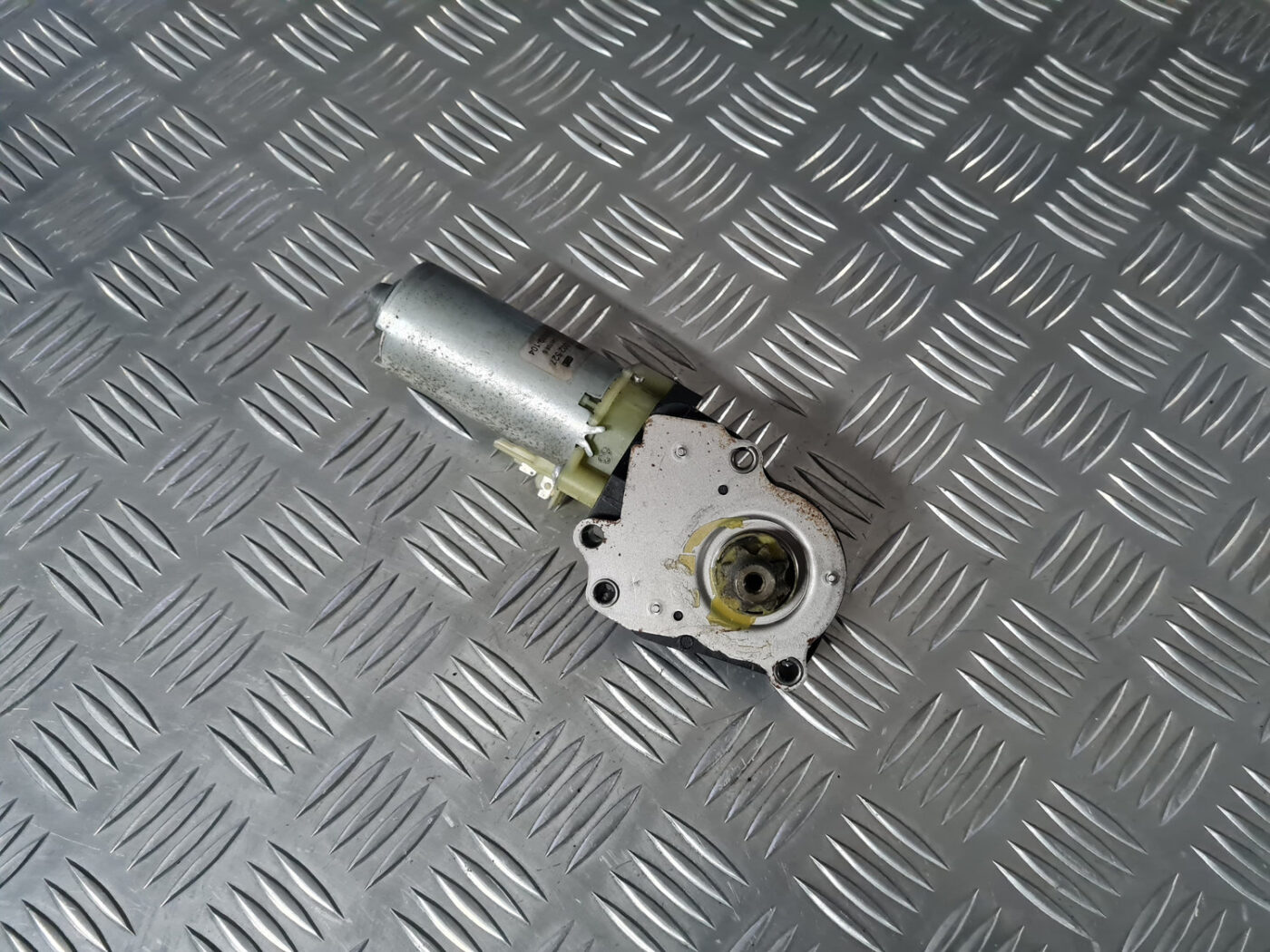 Sēdekļa vadības motors priekš VOLVO XC 60 2009 1 Sēdekļa vadības motors priekš VOLVO XC 60 2009