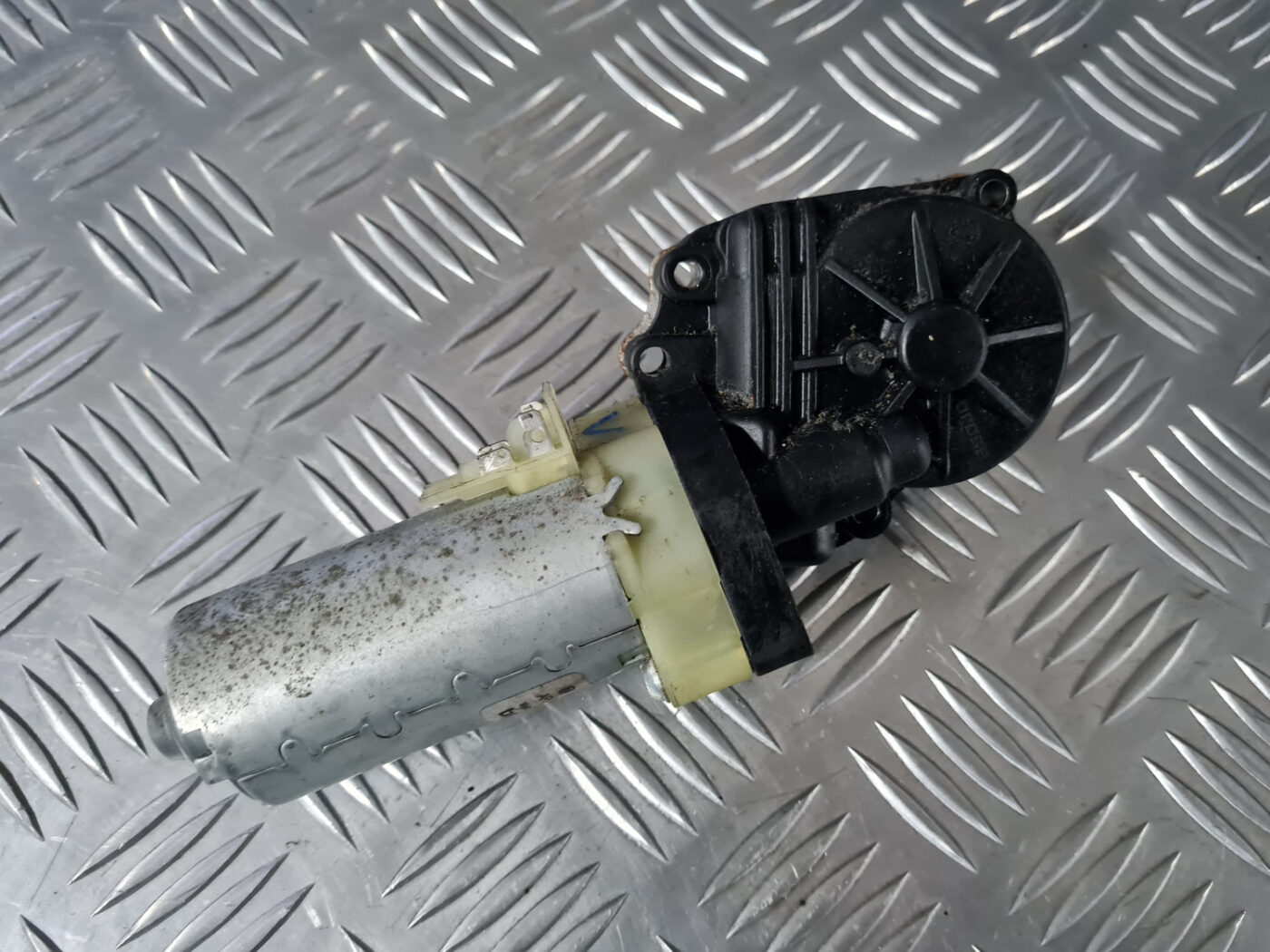 Sēdekļa vadības motors priekš VOLVO XC 60 2009 7 Sēdekļa vadības motors priekš VOLVO XC 60 2009