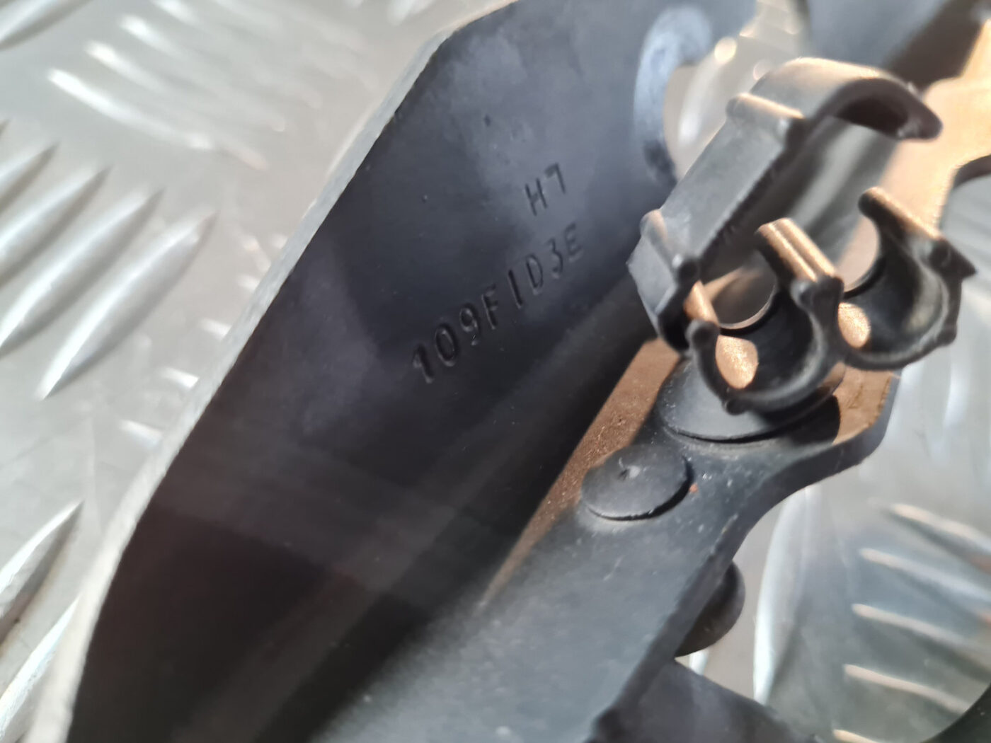 Pārsega eņģe, pa kreisi priekš VOLVO XC 60 2009