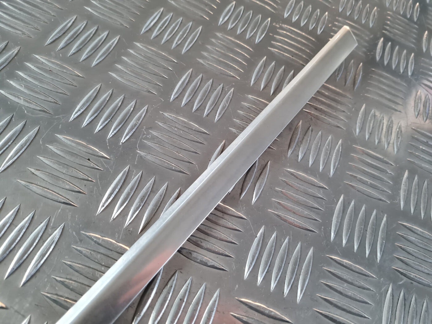 Aizmugurēja sānu stikla moldings priekš VOLVO XC 60 2009