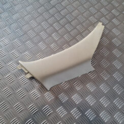 Aizmugurējas salona statnes apdare priekš VOLVO XC 60 2009