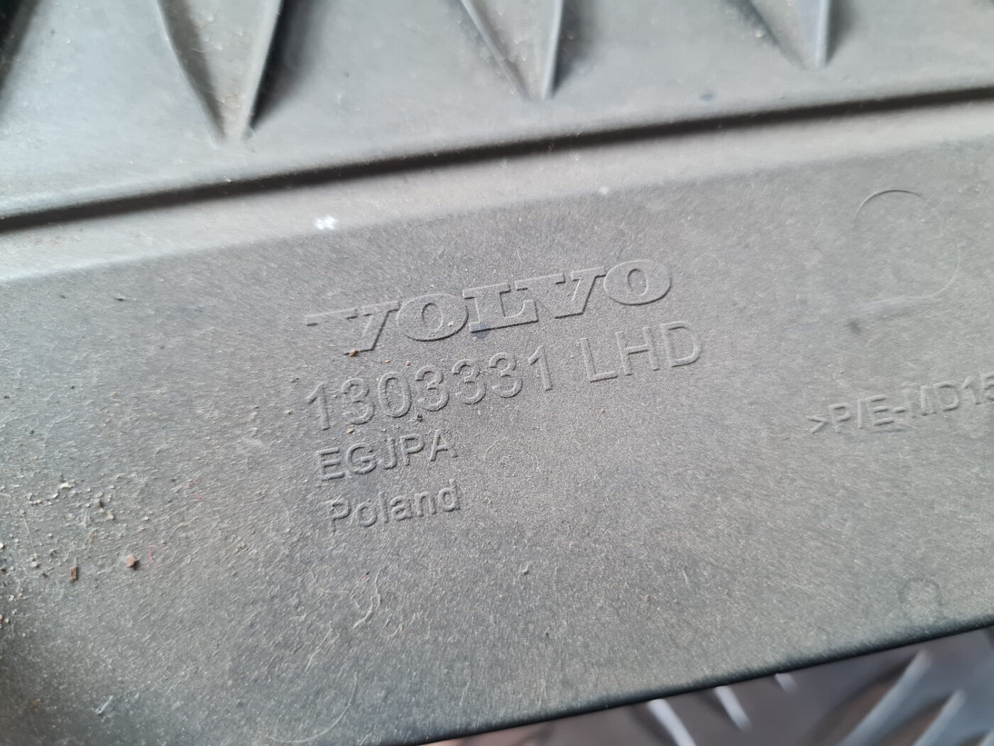 Mērinstrumentu paneļa apdare (zem stūres) priekš VOLVO XC 60 2009