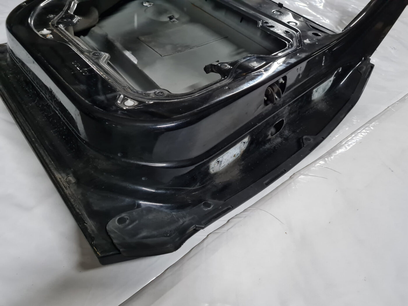 Aizmugurējās kreisās durvis priekš VOLVO XC 60 2009