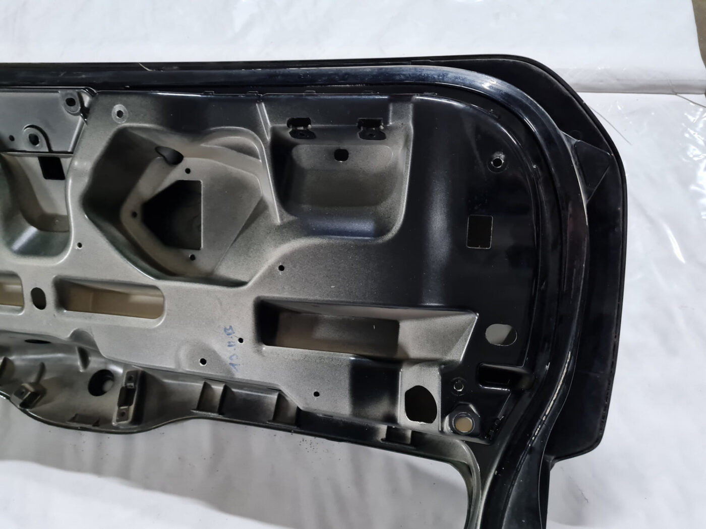 Bagāžnieka vāks priekš VOLVO XC 60 2009 13 Bagāžnieka vāks priekš VOLVO XC 60 2009