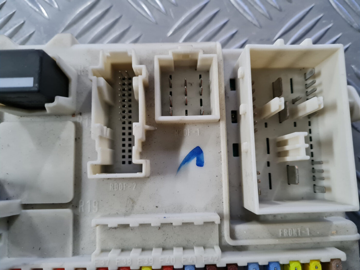 Drošinātāju bloks priekš VOLVO C30 2009