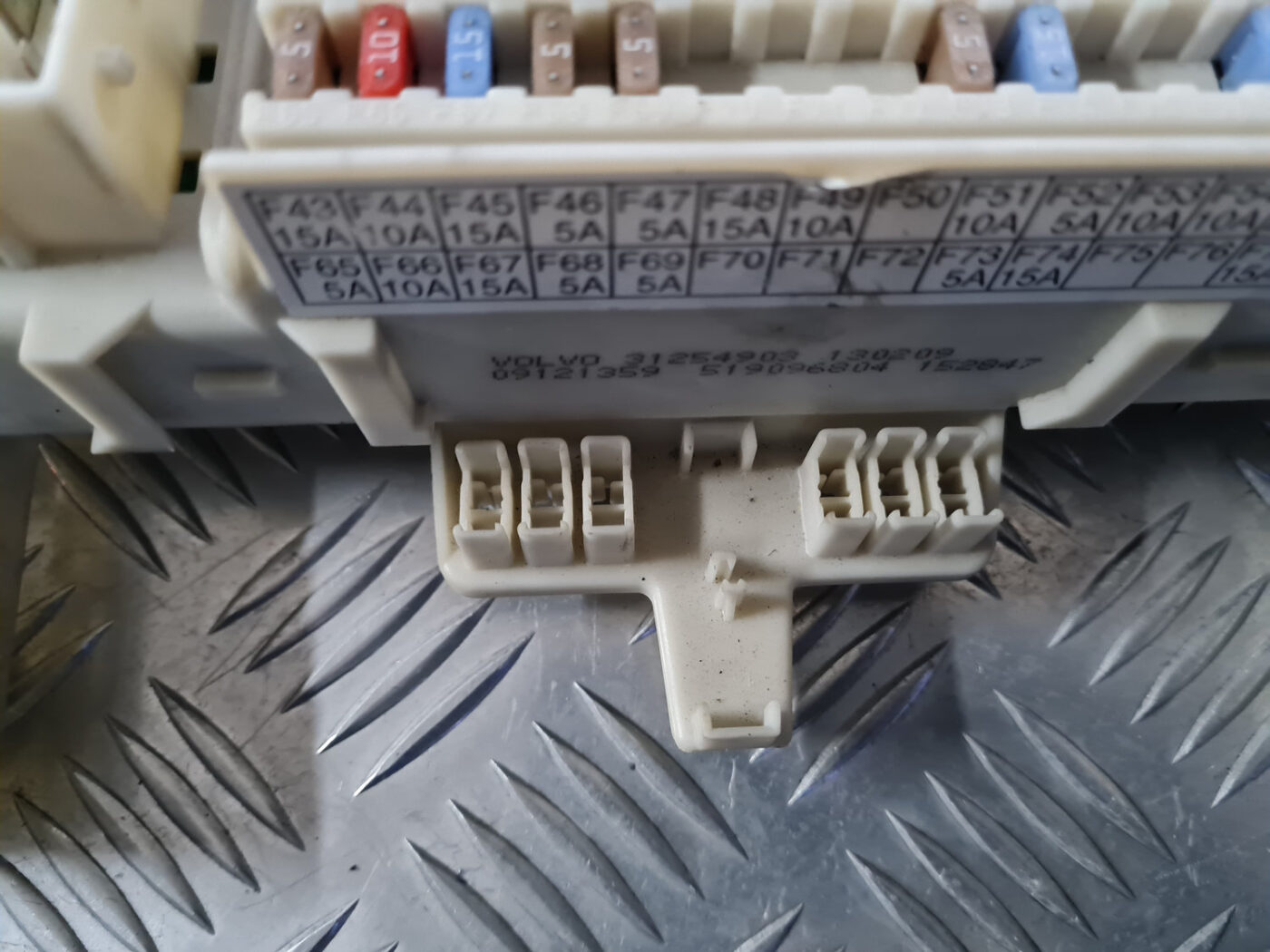 Drošinātāju bloks priekš VOLVO C30 2009