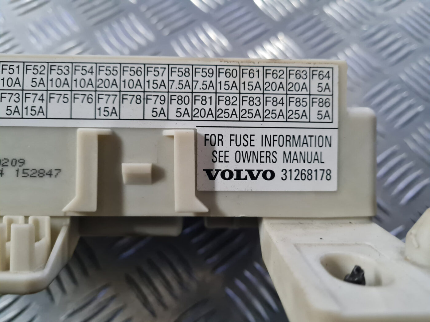 Drošinātāju bloks priekš VOLVO C30 2009