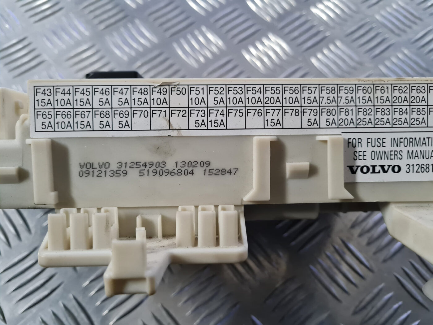 Drošinātāju bloks priekš VOLVO C30 2009