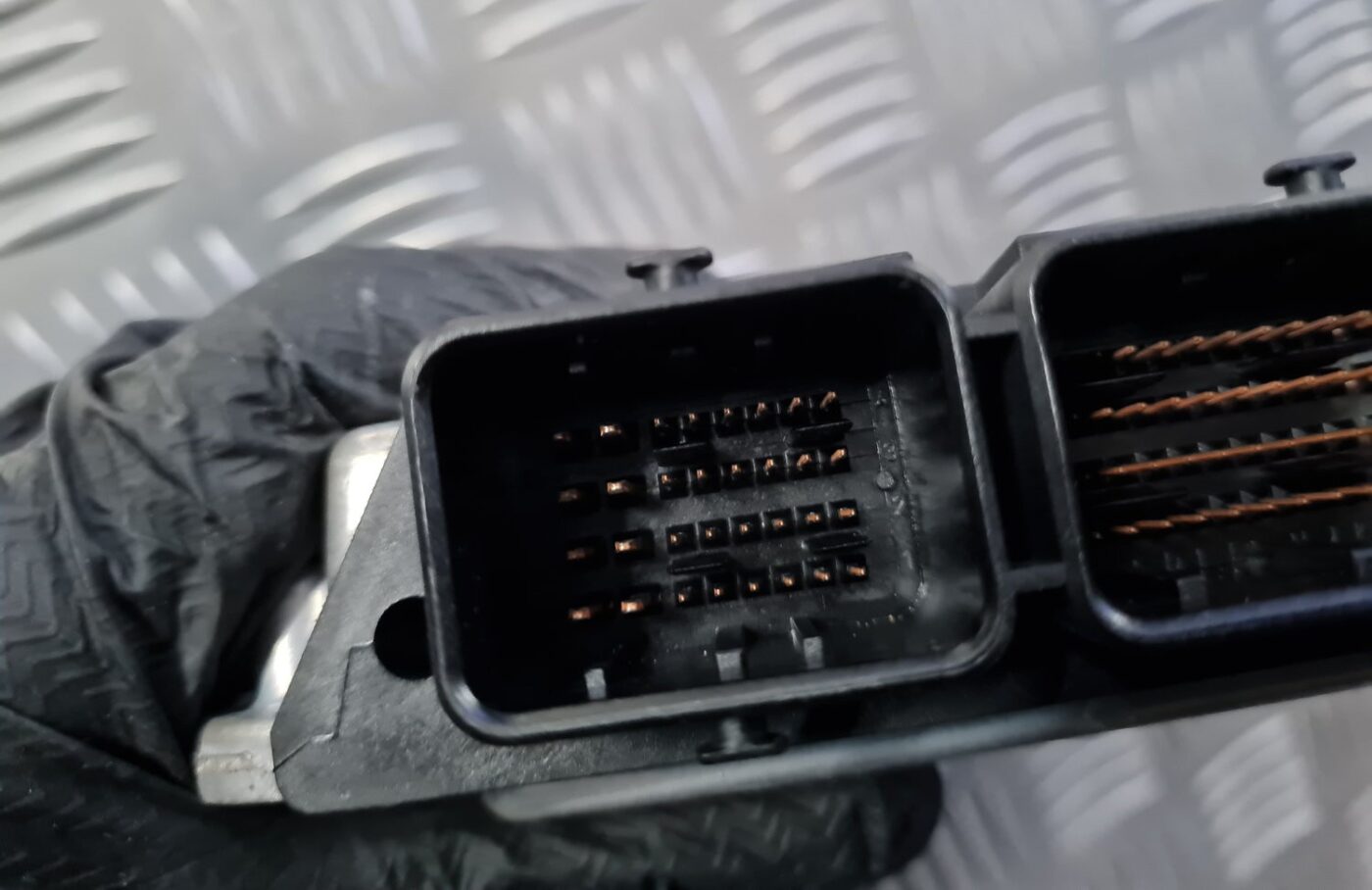 Dzinēja vadības bloks priekš VOLVO C30 2009